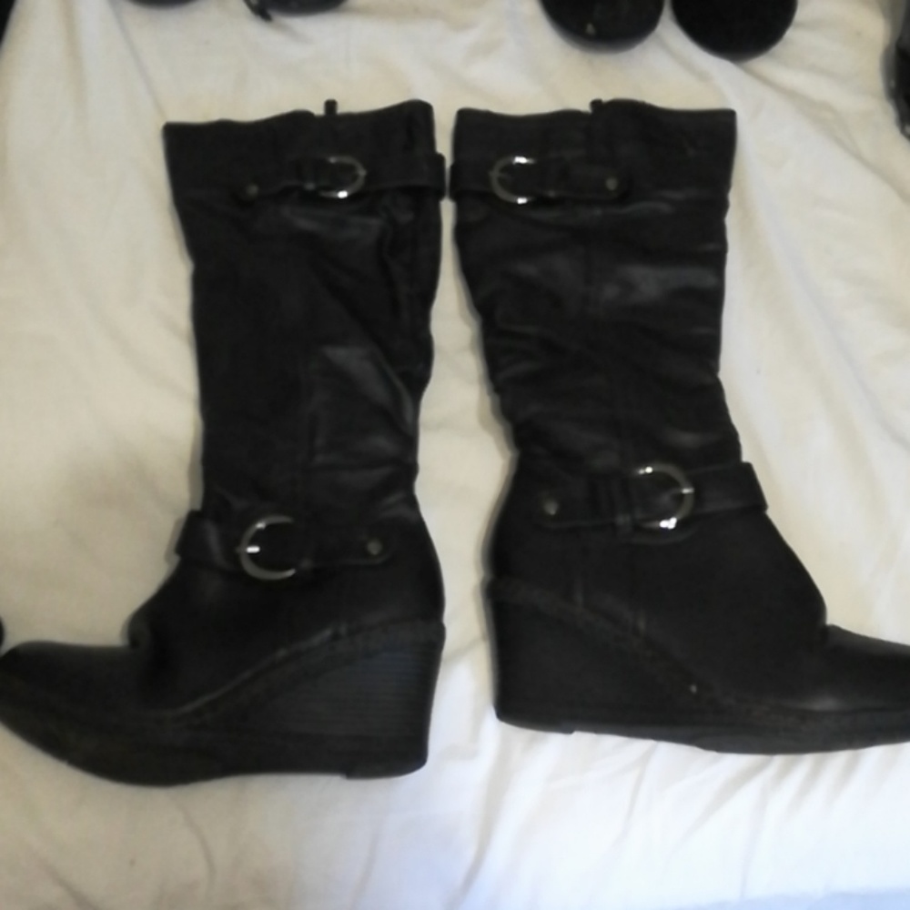 Black boots. Calf length. Wedge heel.